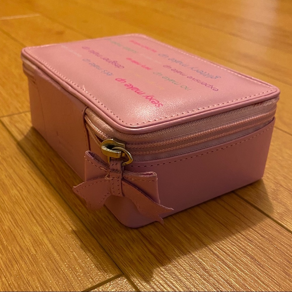 Leather makeup case